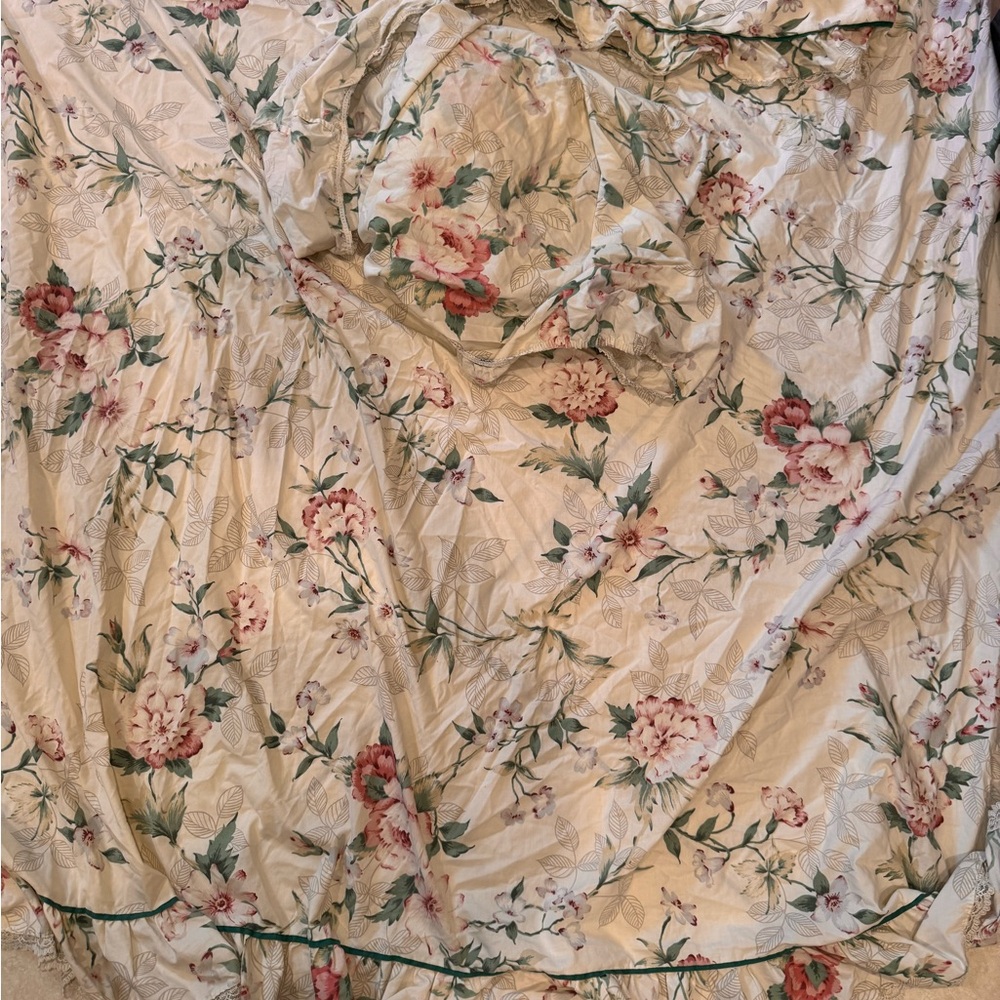 Elegant Floral Bedding Set in Cream and Pink
